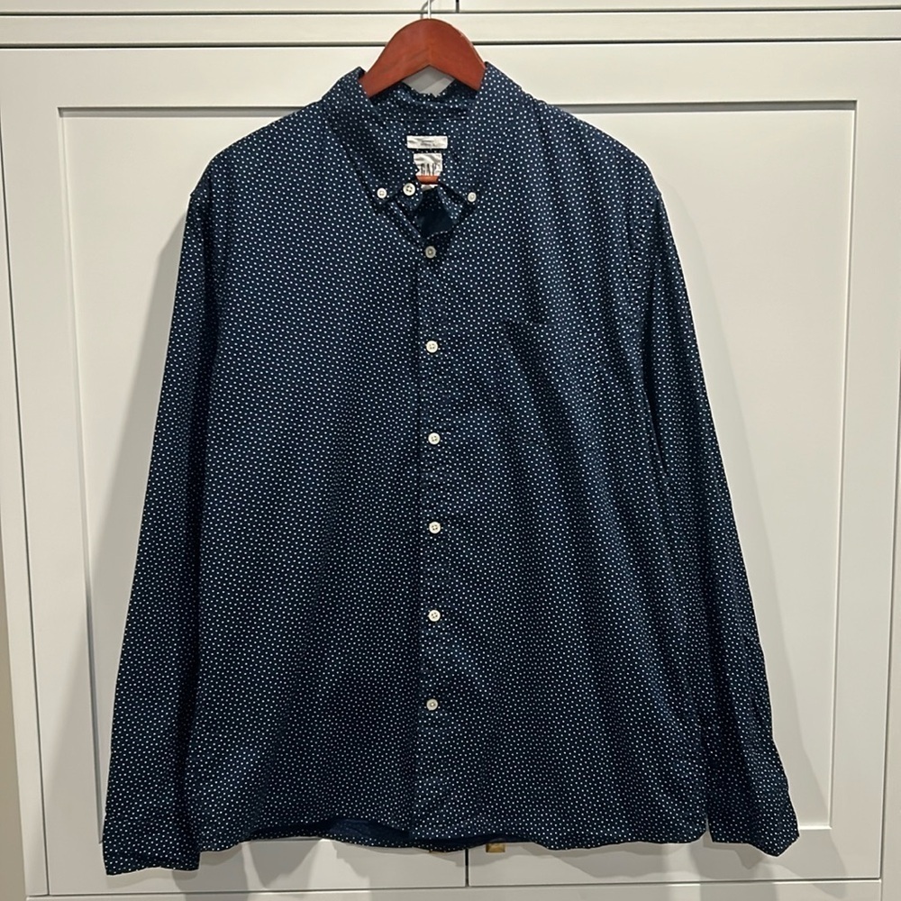 Gap Men Polka Dots Blue Button Down Untucked Fit Size XL (Fits like a large)